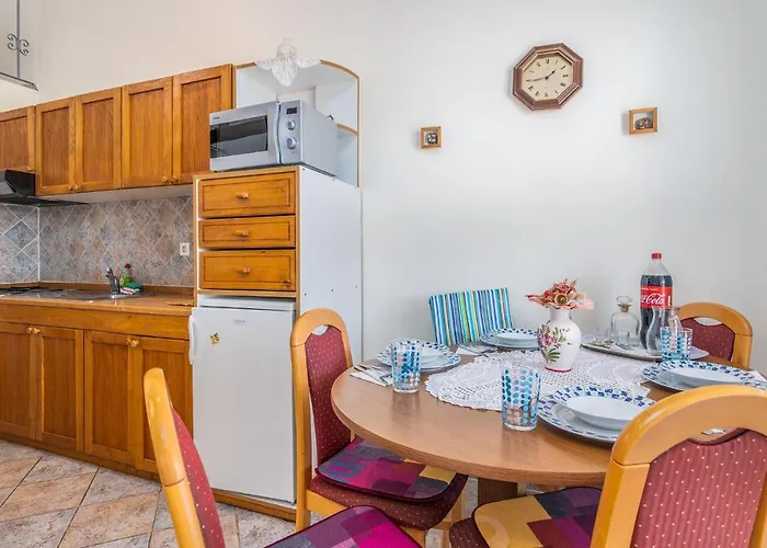 2 Bedroom Amazing In Apartman Pinezici (Krk)