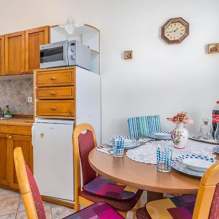 2 Bedroom Amazing In Apartmán Pinezići