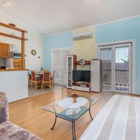 Apartmán 2 Bedroom Amazing In Pinezići