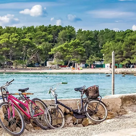 Apartmán 2 Bedroom Amazing In Pinezići