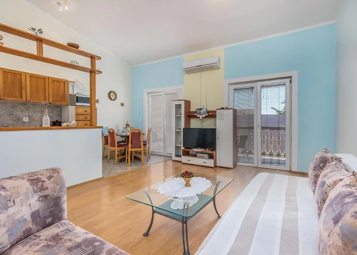 Apartamento 2 Bedroom Amazing In Pinezići