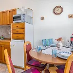 2 Bedroom Amazing In Apartament Pinezići